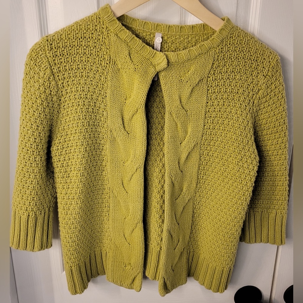 Leo and Nicole Short Sleeve Single Snap Crop Green Cardigan - Size Small